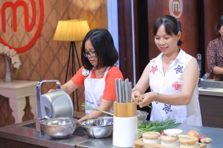 Vua dau bep nhi: Du bi… sai vat, cac phu huynh van khong ngung tu hao ve top 6 - Anh 3