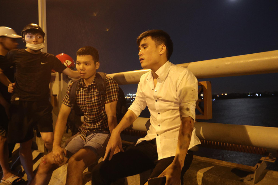 Một nạn nhân may mắn thoát nạn trong vụ tai nạn.