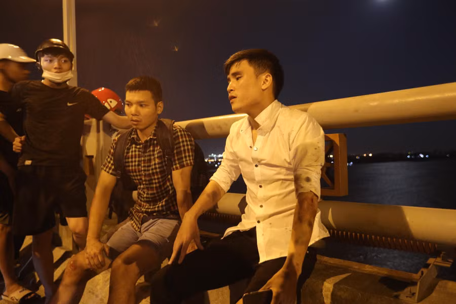 Một nạn nhân may mắn thoát nạn trong vụ tai nạn.