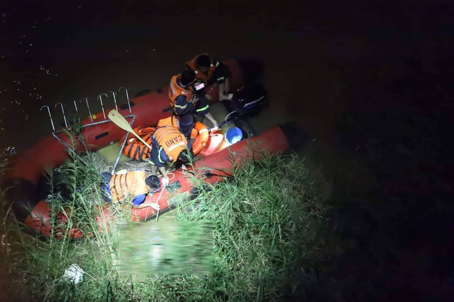 Đến khoảng 20h, đã tìm thấy nạn nhân xấu số.