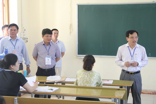 Ông Mai Văn Trinh lưu ý cán bộ chấm thi thực hiện nghiêm túc các quy chế, tuyệt đối không được phát tán bài thi của thí sinh ra bên ngoài Ông Mai Văn Trinh lưu ý cán bộ chấm thi thực hiện nghiêm túc các quy chế, tuyệt đối không được phát tán bài thi của thí sinh ra bên ngoài