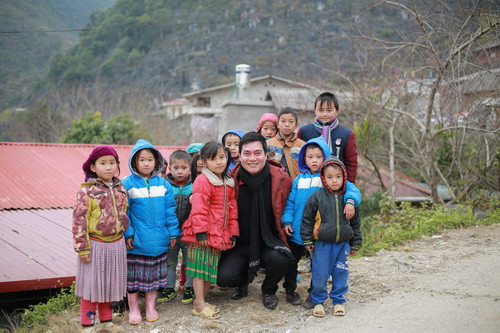 Đào Tiến Lợi luôn thân thiện với học trò vùng cao