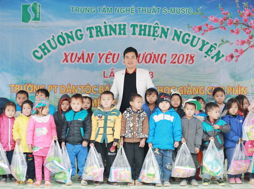 Những gói quà ý nghĩa cho học sinh vùng cao trong ngày Tết