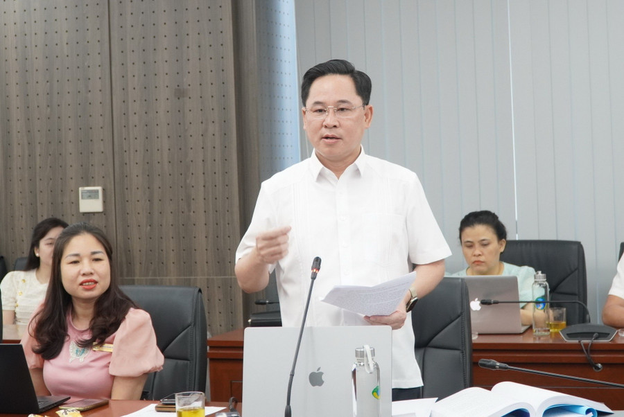 PGS.TS Lê Mạnh Hùng - Chủ nhiệm đề tài báo cáo kết quả nghiên cứu.