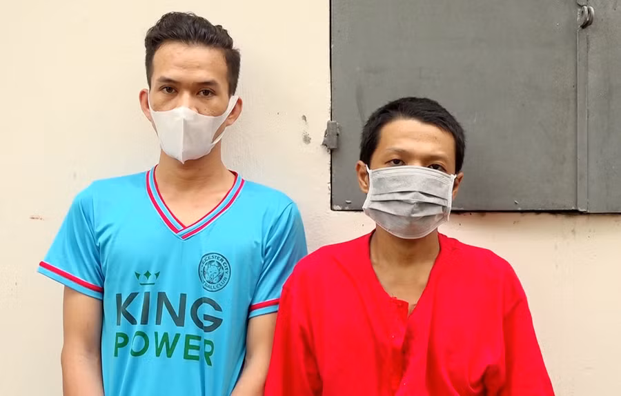 Lương Bá Đạt (trái) và Trần Thanh Điền tại cơ quan điều tra. Ảnh: Công an An Giang.