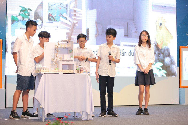 Phần thuyết trình của một đội dự thi