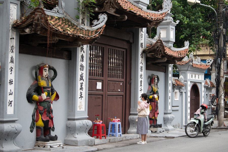 Hà Nội: Bạn trẻ đến chùa Hà cầu sức khỏe, tình duyên trong ngày 20/10 ảnh 6 Hà Nội: Bạn trẻ đến chùa Hà cầu sức khỏe, tình duyên trong ngày 20/10 ảnh 6