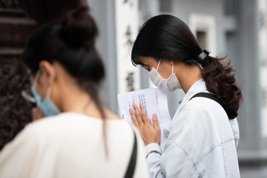 Năm nay ngày Phụ nữ Việt Nam 20/10 lại trùng đúng vào ngày rằm nên tranh thủ buổi sáng nhiều bạn trẻ đã đến Chùa Hà để cầu bình an đến với gia đình cũng như cầu về tình duyên. Năm nay ngày Phụ nữ Việt Nam 20/10 lại trùng đúng vào ngày rằm nên tranh thủ buổi sáng nhiều bạn trẻ đã đến Chùa Hà để cầu bình an đến với gia đình cũng như cầu về tình duyên.