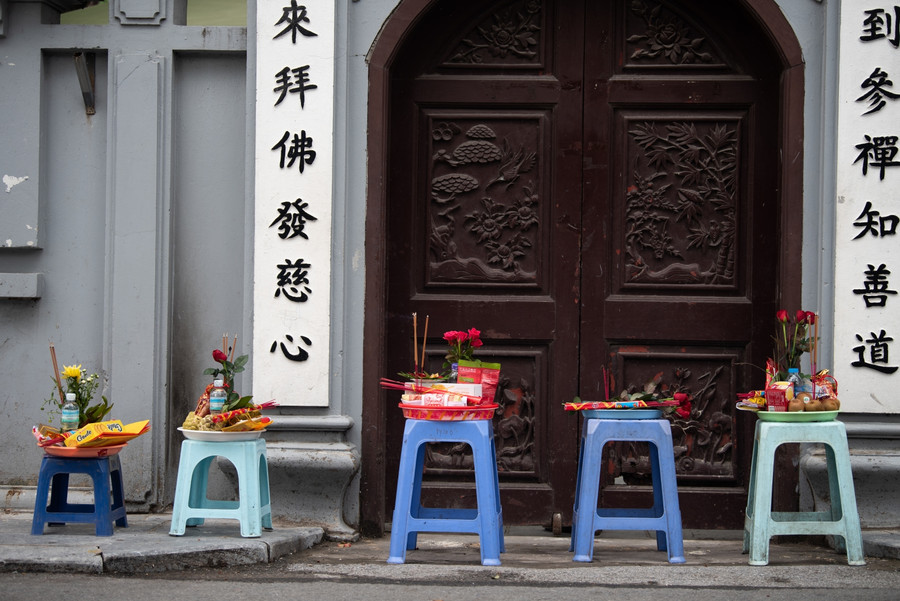 Do tình hình phức tạp của dịch bệnh Covid-19 nên đình, chùa tại Hà Nội vẫn chưa được mở cửa đến đón khách thập phương. Do tình hình phức tạp của dịch bệnh Covid-19 nên đình, chùa tại Hà Nội vẫn chưa được mở cửa đến đón khách thập phương.