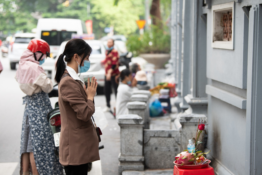 Hà Nội: Bạn trẻ đến chùa Hà cầu sức khỏe, tình duyên trong ngày 20/10 ảnh 8 Hà Nội: Bạn trẻ đến chùa Hà cầu sức khỏe, tình duyên trong ngày 20/10 ảnh 8