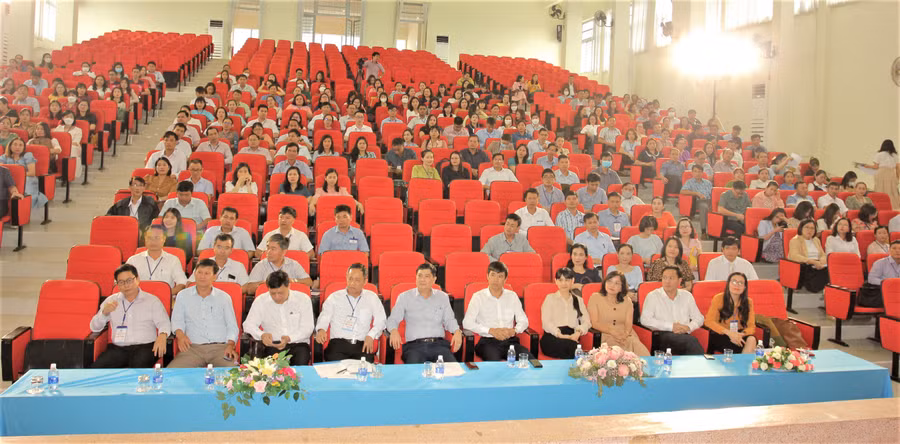 Các đại biểu dự khai mạc Hội thi.