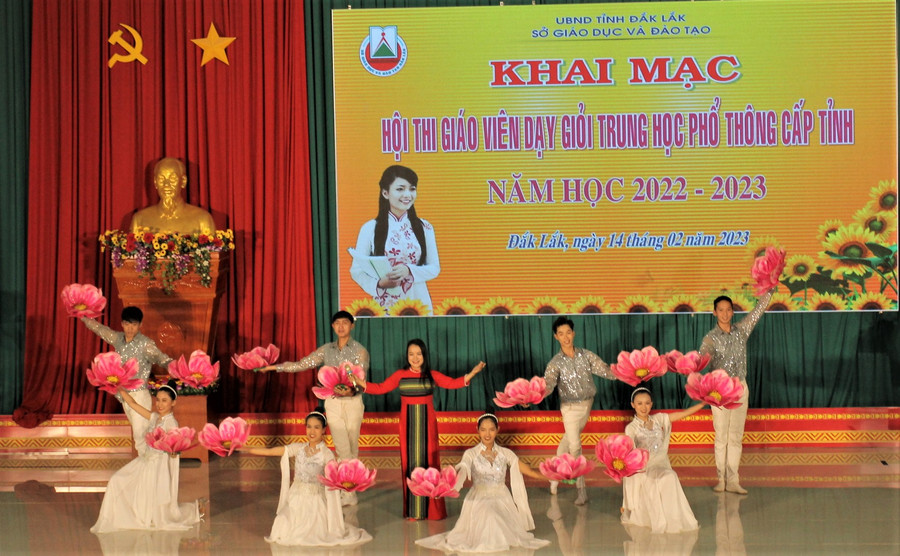 Văn nghệ chào mừng Hội thi. Văn nghệ chào mừng Hội thi.