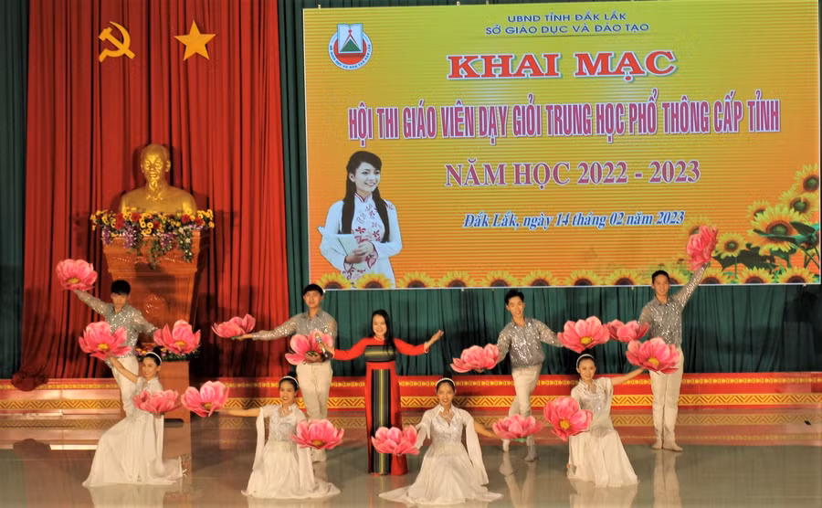 Văn nghệ chào mừng Hội thi.