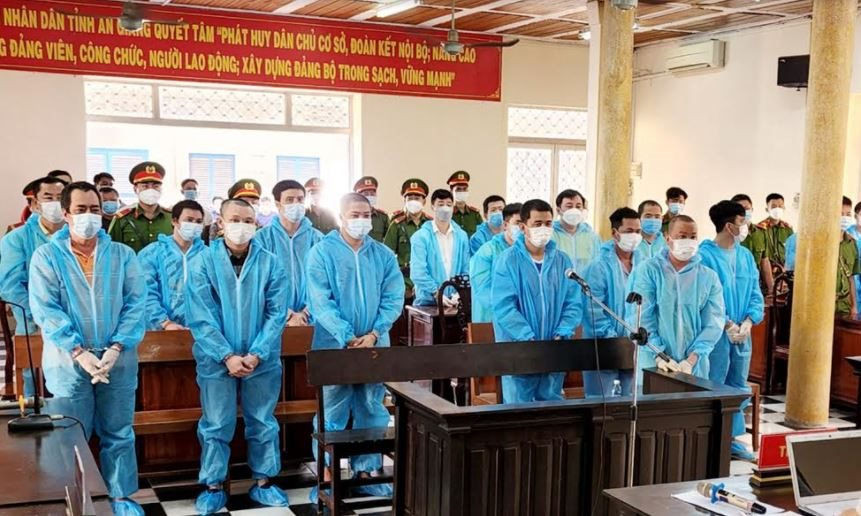 Các bị cáo tại phiên tòa xét xử. Ảnh: Tiến Tầm