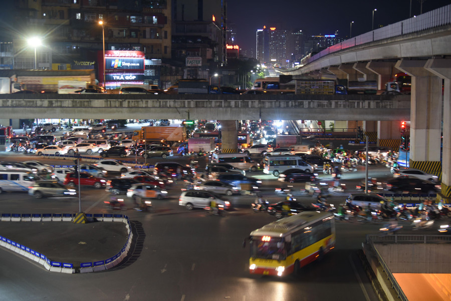 Đường vành đai 3 đoạn Nguyễn Xiển- Nguyễn Trãi lượng phương tiện đông.