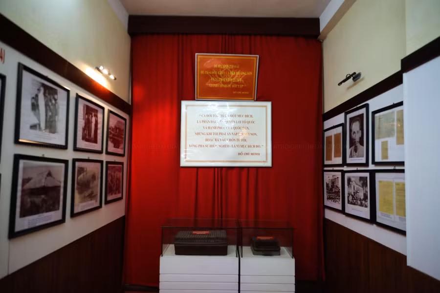 'Những ngày ở và làm việc tại nhà này, Bác gầy yếu, không ăn được cơm mà phải ăn cháo. Khi đó, cụ Nguyễn Thị An là người trực tiếp nấu cháo cho Bác và nấu cơm cho đoàn cán bộ', ông Dũng kể.