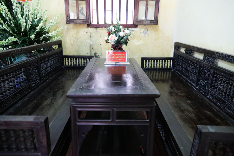 Theo ông Dũng chia sẻ, căn nhà nhỏ nằm ven sông Hồng của cụ Nguyễn Thị An là nơi thường xuyên tiếp nhiều đoàn khách, cán bộ cách mạng năm xưa.