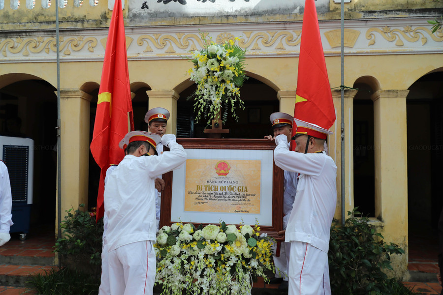 Vừa qua, Bộ Văn hóa, Thể thao và Du lịch đã trao Bằng xếp hạng di tích Quốc gia địa điểm lưu niệm Chủ tịch Hồ Chí Minh ở và làm việc tại nhà cụ Nguyễn Thị An.