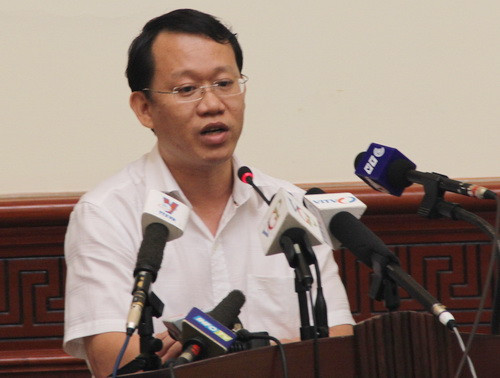 Ông Nguyễn Quang Trung – Phó Tổng Giám đốc EVN Hà Nội đăng đàn tại cuộc họp báo của Bộ Công thương Ông Nguyễn Quang Trung – Phó Tổng Giám đốc EVN Hà Nội đăng đàn tại cuộc họp báo của Bộ Công thương