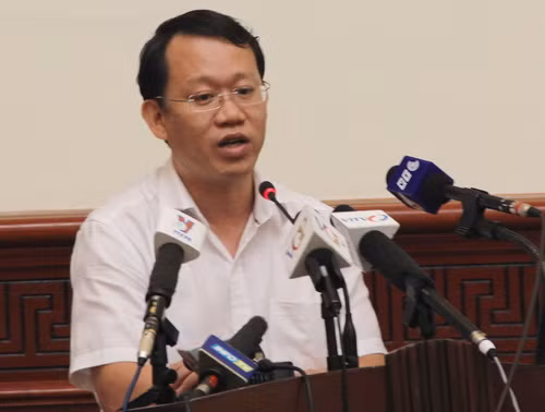 Ông Nguyễn Quang Trung – Phó Tổng Giám đốc EVN Hà Nội đăng đàn tại cuộc họp báo của Bộ Công thương