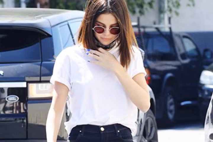 Lý do áo thun trắng cơ bản vẫn được lòng các nàng