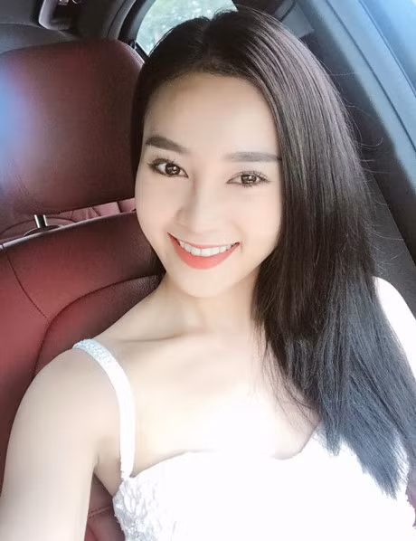 Sao Viet 8/4: Huyen Baby bau 4 thang van 