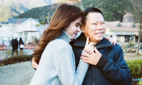 Hợp đồng tình ái của Hoàng Kiều - Ngọc Trinh có giá 12 tỷ? - Ảnh 1 Hop dong tinh ai cua Hoang Kieu - Ngoc Trinh co gia 12 ty? - Anh 1