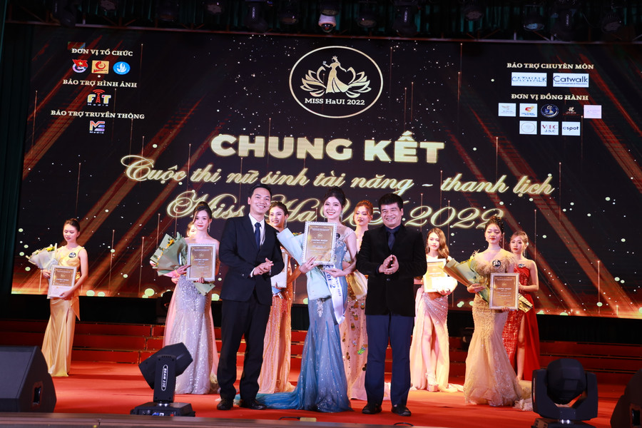 Á khôi 2 thuộc về thí sinh mang số báo danh 308 Nguyễn Thị Hoàng Yến.