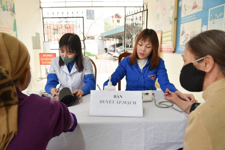 Khám bệnh, phát thuốc miễn phí cho cựu thanh niên xung phong.