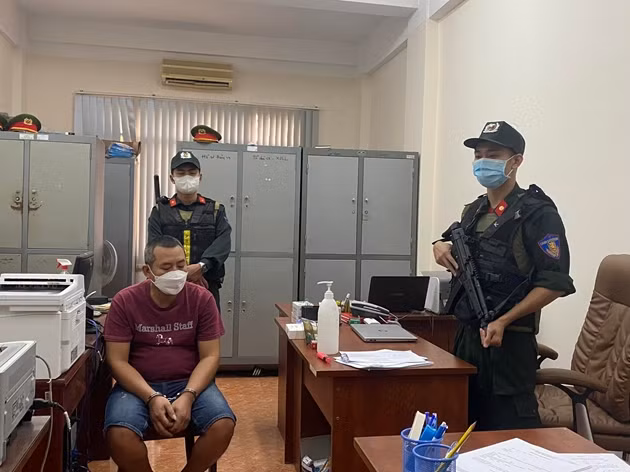 Lực lượng chức năng tiến hành bắt giữ các đối tượng liên quan khác.