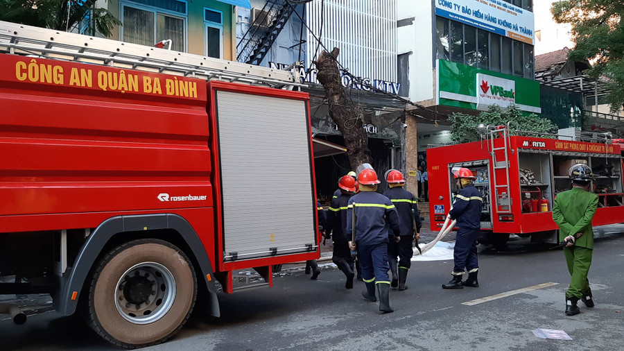 Ngay sau khi nhận được tin báo, lực lượng chức năng đã có mặt tại hiện trường. Ngay sau khi nhận được tin báo, lực lượng chức năng đã có mặt tại hiện trường.