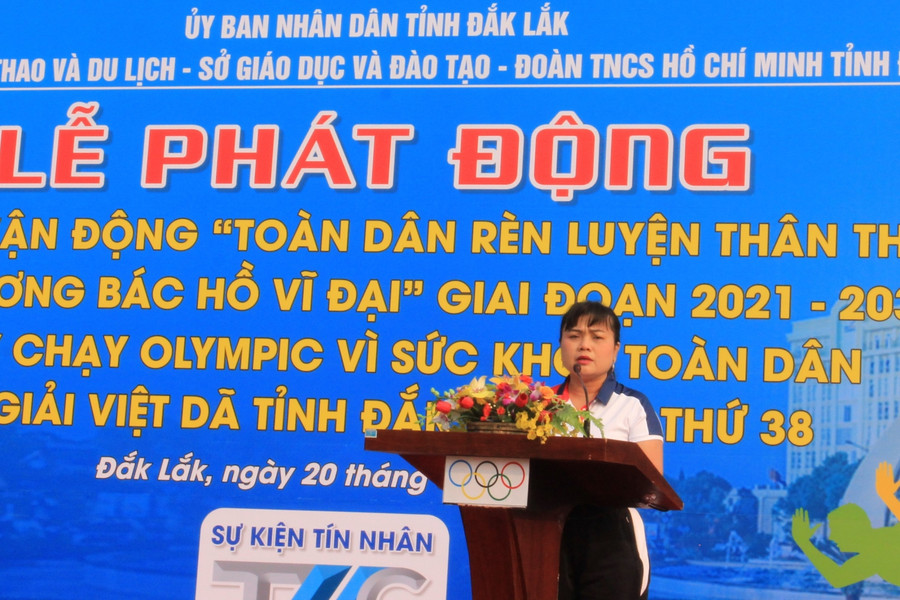 Phó Chủ tịch UBND tỉnh H’ Yim Kđoh phát động Ngày chạy Olympic vì sức khỏe toàn dân. Phó Chủ tịch UBND tỉnh H’ Yim Kđoh phát động Ngày chạy Olympic vì sức khỏe toàn dân.