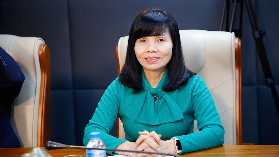 GS.TS Trần Thị Vân Hoa thảo luận tại Tọa đàm.