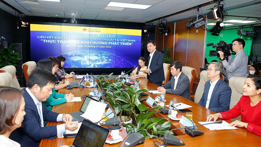 Quang cảnh tọa đàm.