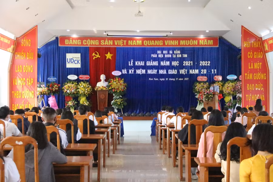 Phân hiệu Đại học Đà Nẵng tại Kon Tum khai giảng năm học 2021-2022.