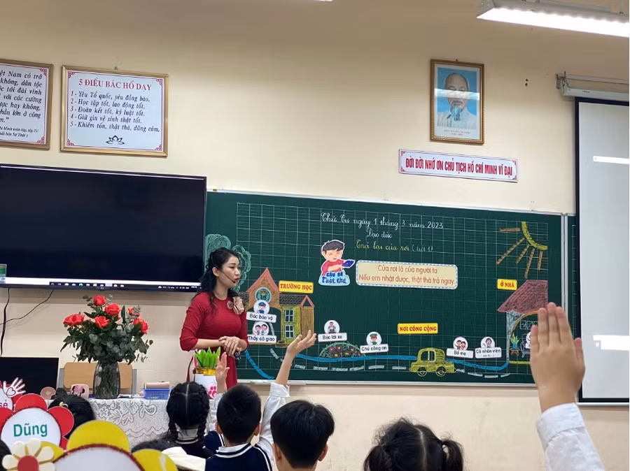 Tiết dạy Đạo đức ý nghĩa của cô Thiều Thị Thành.