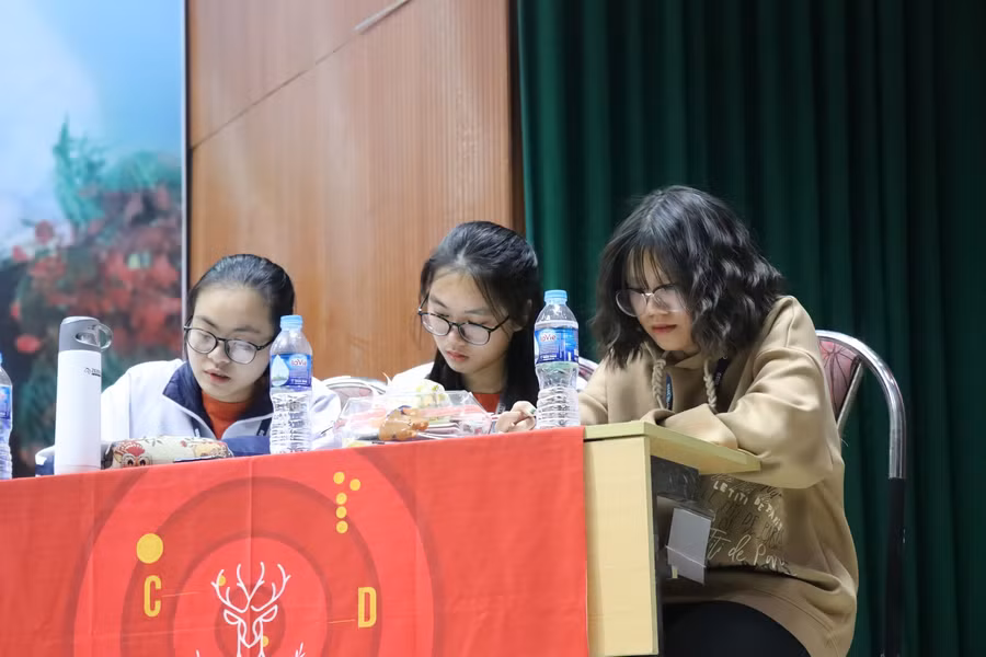 Mặt khác, Bambi so lovely ở phe phản biện cũng đã đưa ra hệ thống lập luận sắc bén phản biện lại DSOW B: Quan niệm này đã tồn tại rất lâu và nó hoàn toàn phù hợp với bối cảnh hiện nay.