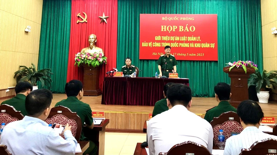 Quang cảnh buổi họp báo.