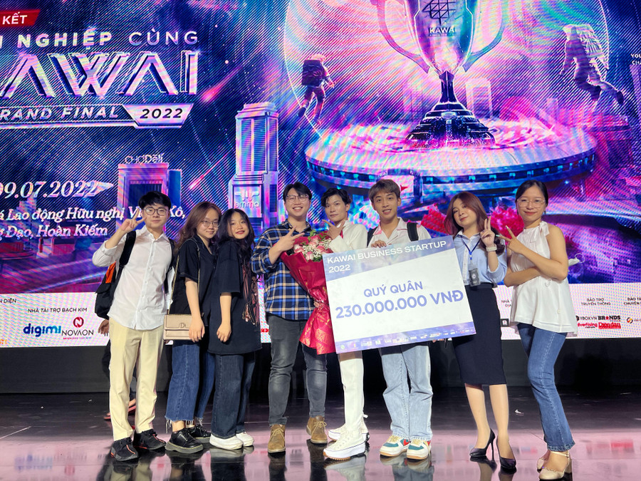 Quang Anh xuất sắc giành giải quý nhân tại cuộc thi Kawai Business Starup 2022. Quang Anh xuất sắc giành giải quý nhân tại cuộc thi Kawai Business Starup 2022.