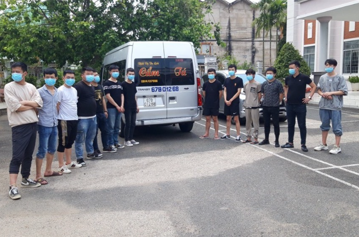 Nhóm người Trung Quốc xuất cảnh trái phép bị bắt giữ. Nhóm người Trung Quốc xuất cảnh trái phép bị bắt giữ.