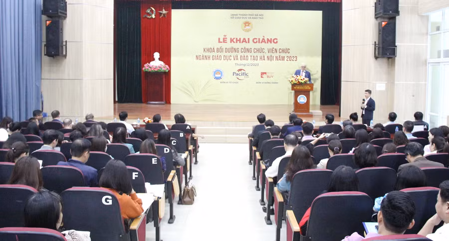 Toàn cảnh lễ khai giảng.