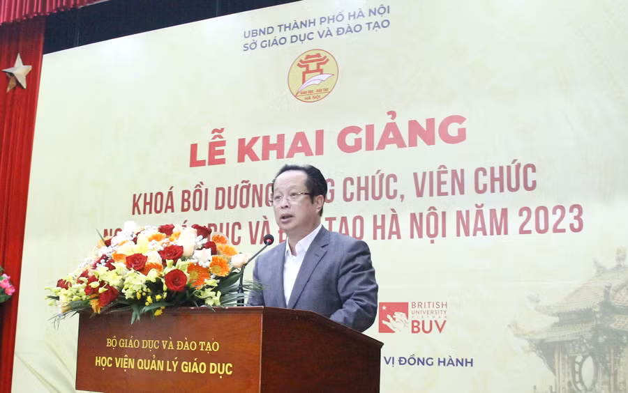 Ông Trần Thế Cương – Giám đốc Sở GD&amp;ĐT TP Hà Nội phát biểu tại lễ khai giảng.