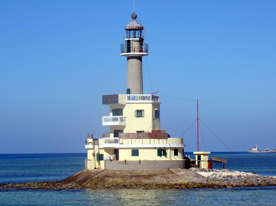 Hải đăng đảo Đá Tây. Hải đăng đảo Đá Tây.