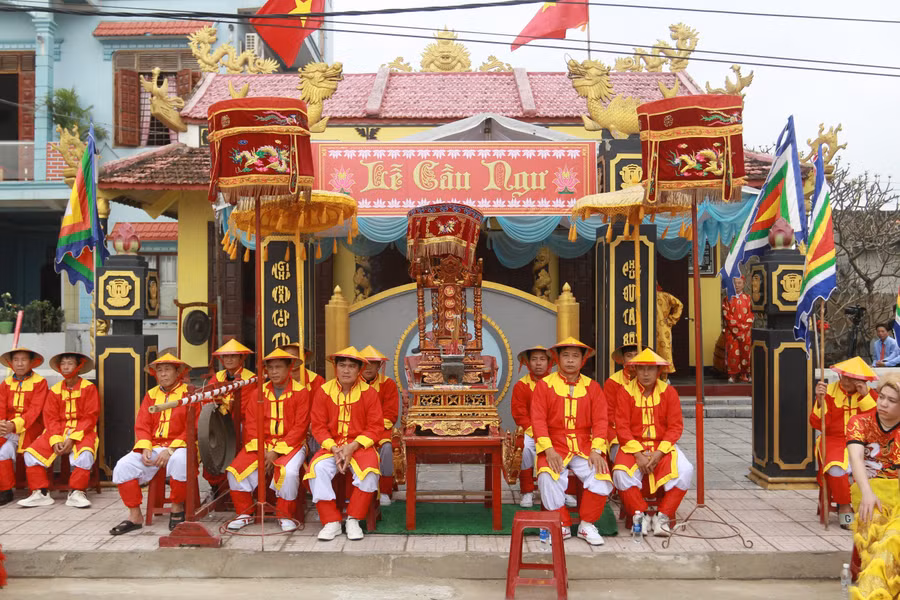 Lễ hội cầu ngư của ngư dân làng biển Cảnh Dương, Quảng Bình.