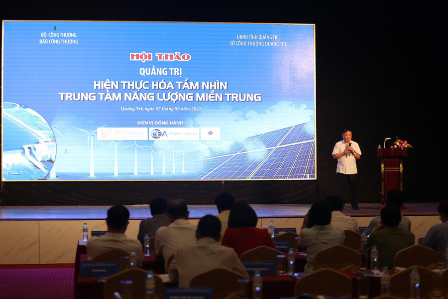 Các chuyên gia phát biểu về tiềm năng phát triển năng lượng.