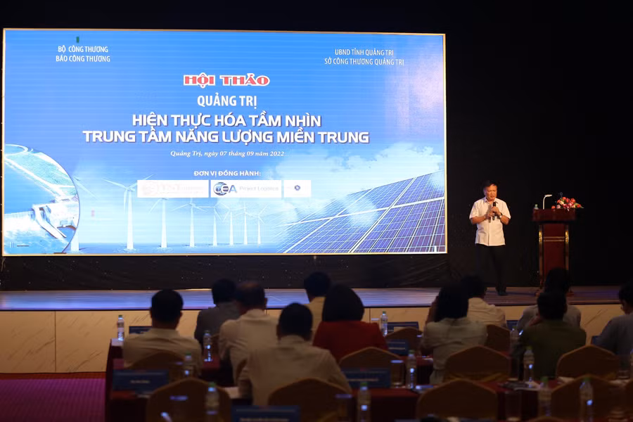 Các chuyên gia phát biểu về tiềm năng phát triển năng lượng.