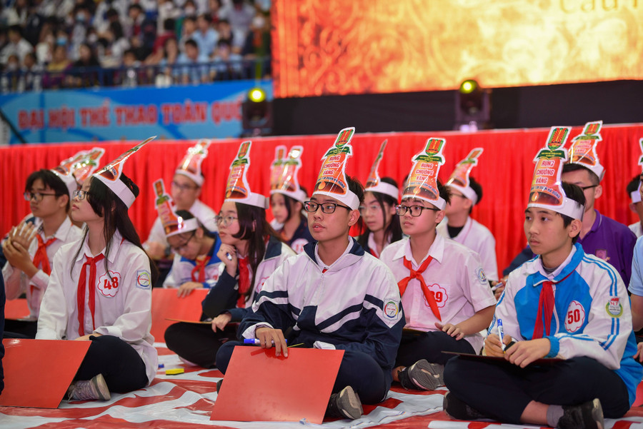 Cũng trong khuôn khổ chương trình, 100 bạn học sinh của các trường trong địa bàn quận đã tham gia vào cuộc thi rung chuông vàng về tìm hiểu pháp luật. Cũng trong khuôn khổ chương trình, 100 bạn học sinh của các trường trong địa bàn quận đã tham gia vào cuộc thi rung chuông vàng về tìm hiểu pháp luật.