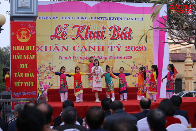 Những tiết mục văn nghệ của cô trò trong địa bàn quận Thanh Trì.