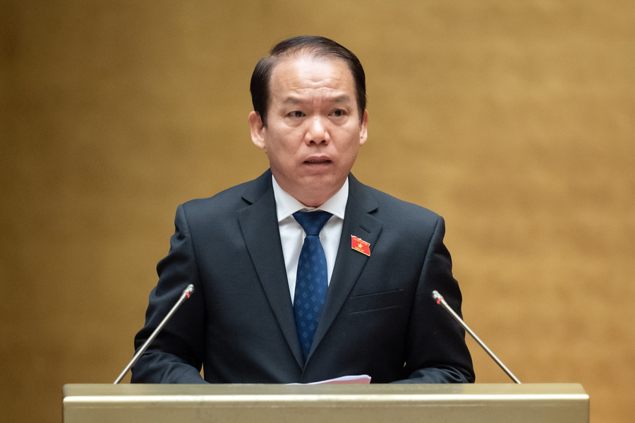 Ủy viên Ủy ban Thường vụ Quốc hội, Chủ nhiệm Ủy ban Pháp luật của Quốc hội Hoàng Thanh Tùng trình bày Báo cáo giải trình, tiếp thu, chỉnh lý dự thảo Nghị quyết về Chương trình xây dựng luật, pháp lệnh năm 2024, điều chỉnh Chương trình xây dựng luật, pháp lệnh năm 2023. Ủy viên Ủy ban Thường vụ Quốc hội, Chủ nhiệm Ủy ban Pháp luật của Quốc hội Hoàng Thanh Tùng trình bày Báo cáo giải trình, tiếp thu, chỉnh lý dự thảo Nghị quyết về Chương trình xây dựng luật, pháp lệnh năm 2024, điều chỉnh Chương trình xây dựng luật, pháp lệnh năm 2023.