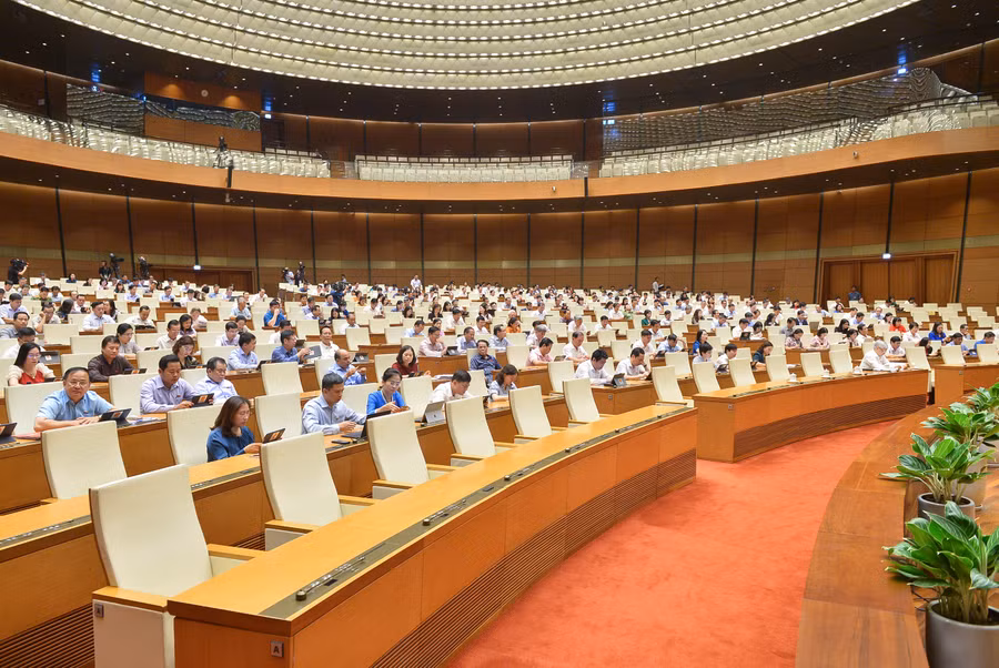 Các đại biểu tham dự phiên họp sáng 2/6.